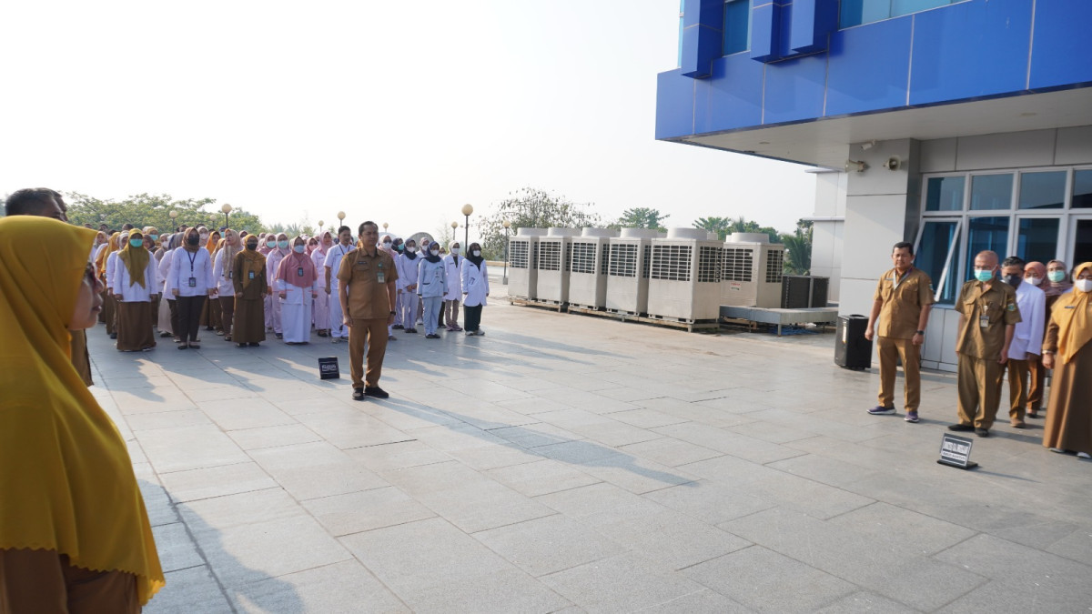 Kegiatan Apel Pagi dan Pembacaan Sumpah Janji Pegawai, Etik Perilaku Pegawai, dan Core Value BerAKHLAK Civitas UPTD RSUD Banten